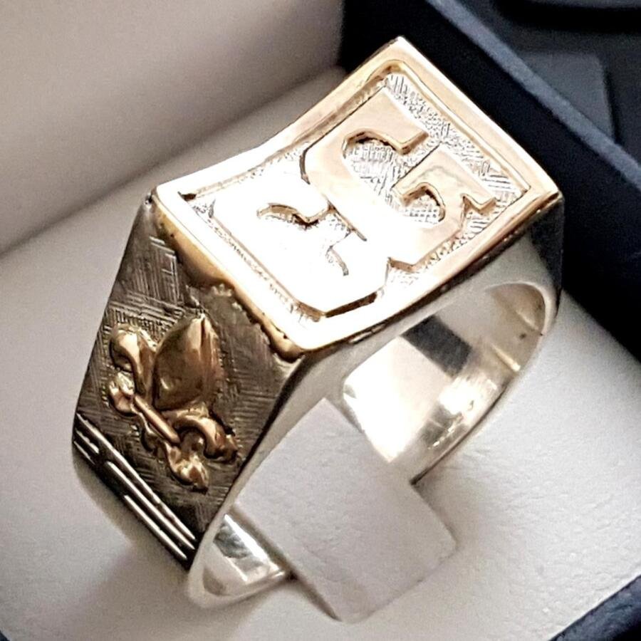 Anillo de iniciales plata y oro 10x14