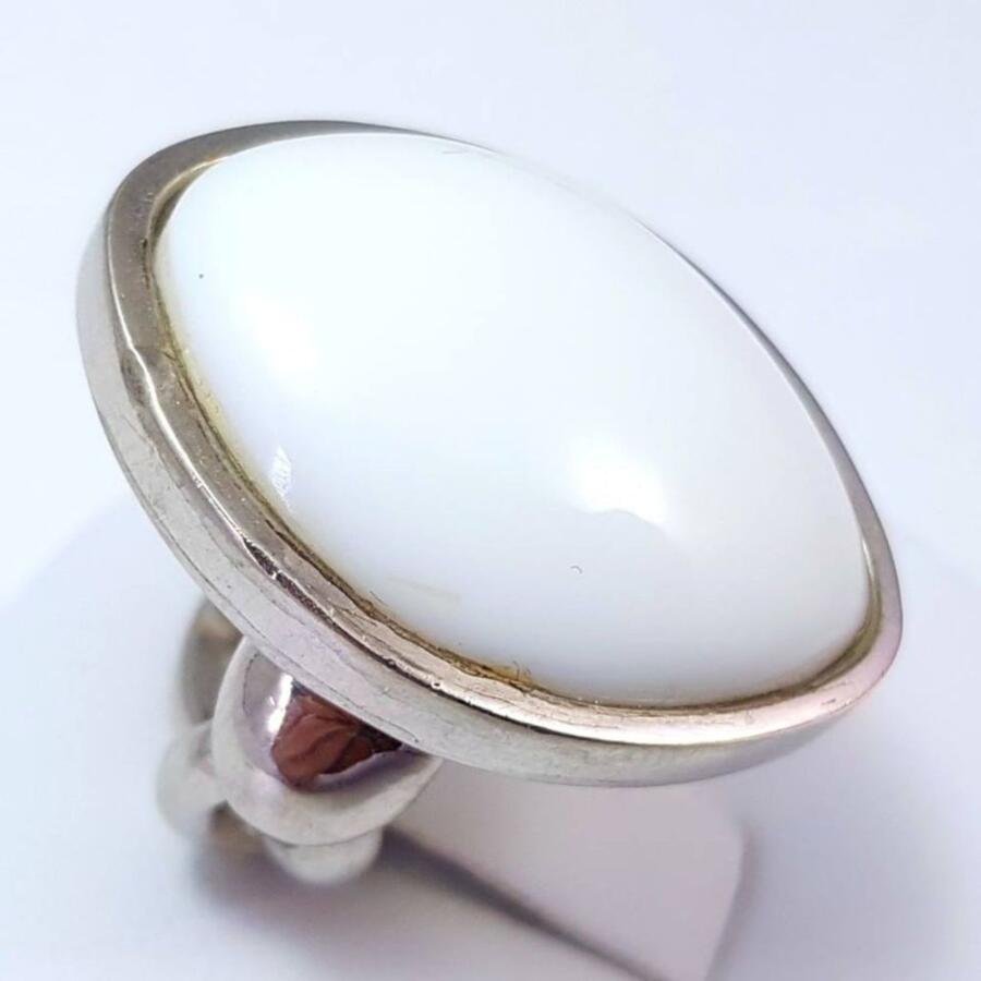 Anillo plata 925 con Coral blanco.