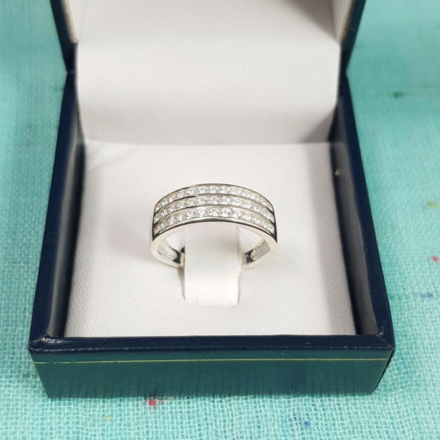 Anillo en plata 925 con zirconias