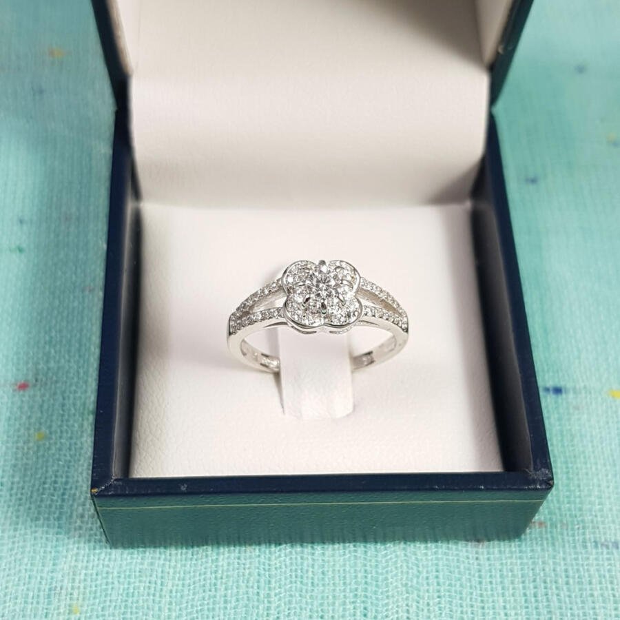 Anillo en plata 925 con Zirconias - Flor