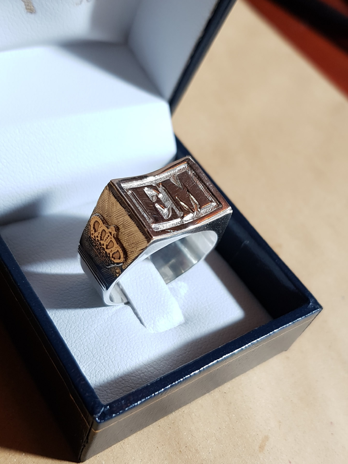 Anillo sello ‘Iniciales Eternas’ — Classic, Premium & Royal - Imagen 13