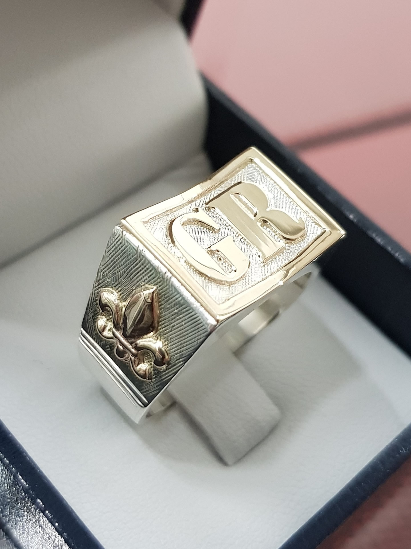 Anillo sello ‘Iniciales Eternas’ — Classic, Premium & Royal - Imagen 12