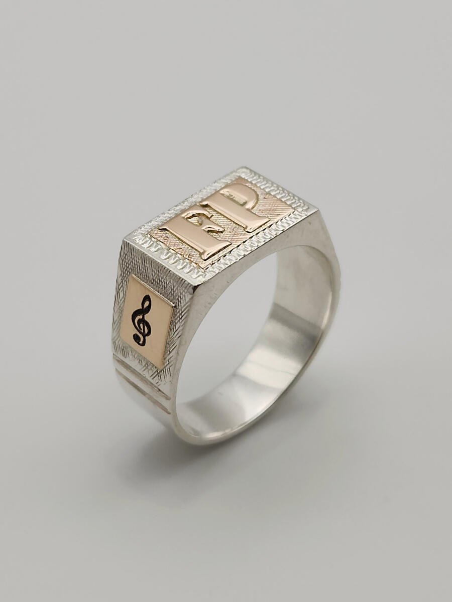 Anillo sello ‘Iniciales Eternas’ — Classic, Premium & Royal - Imagen 7