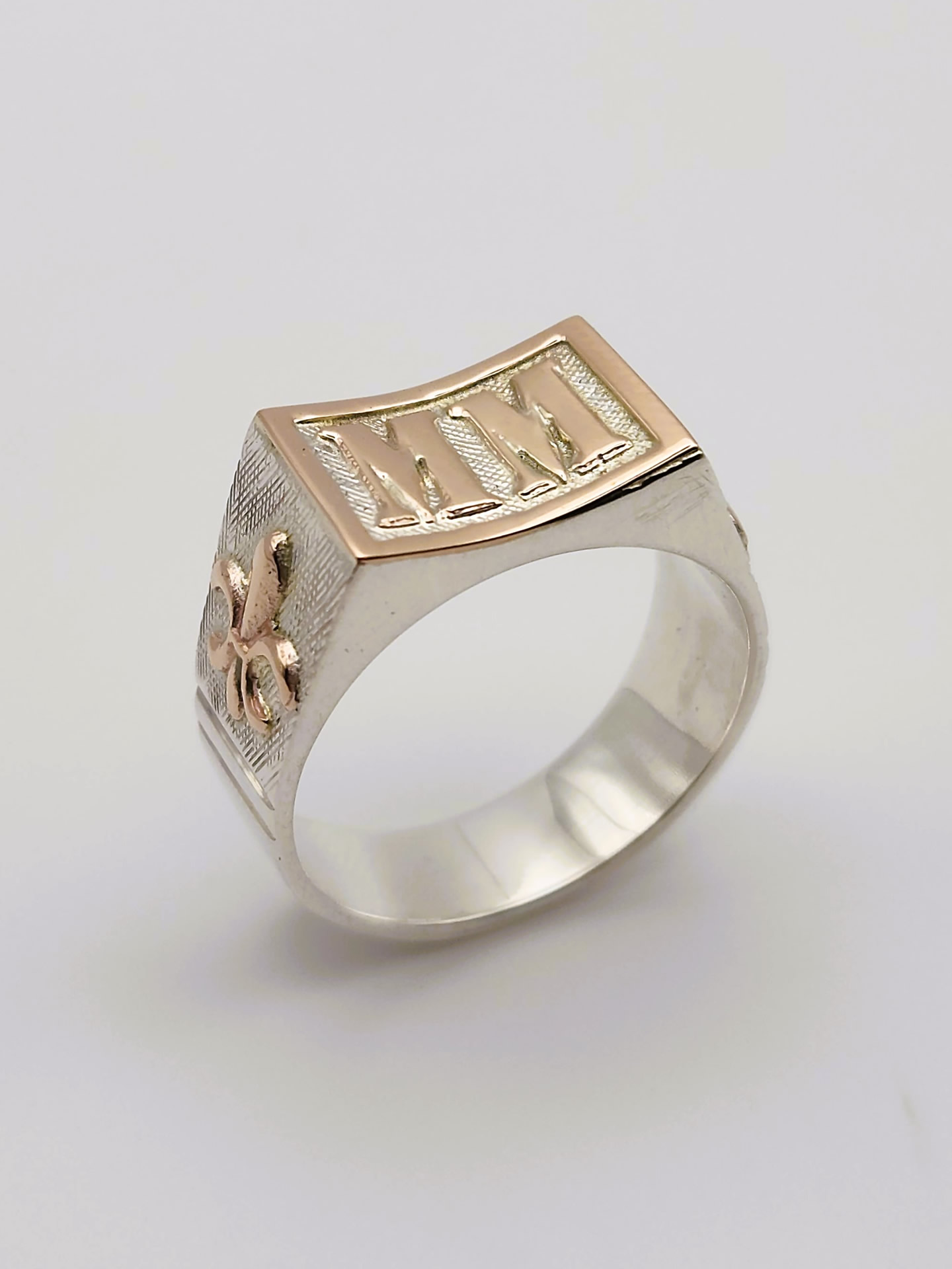 Anillo sello ‘Iniciales Eternas’ — Classic, Premium & Royal - Imagen 2