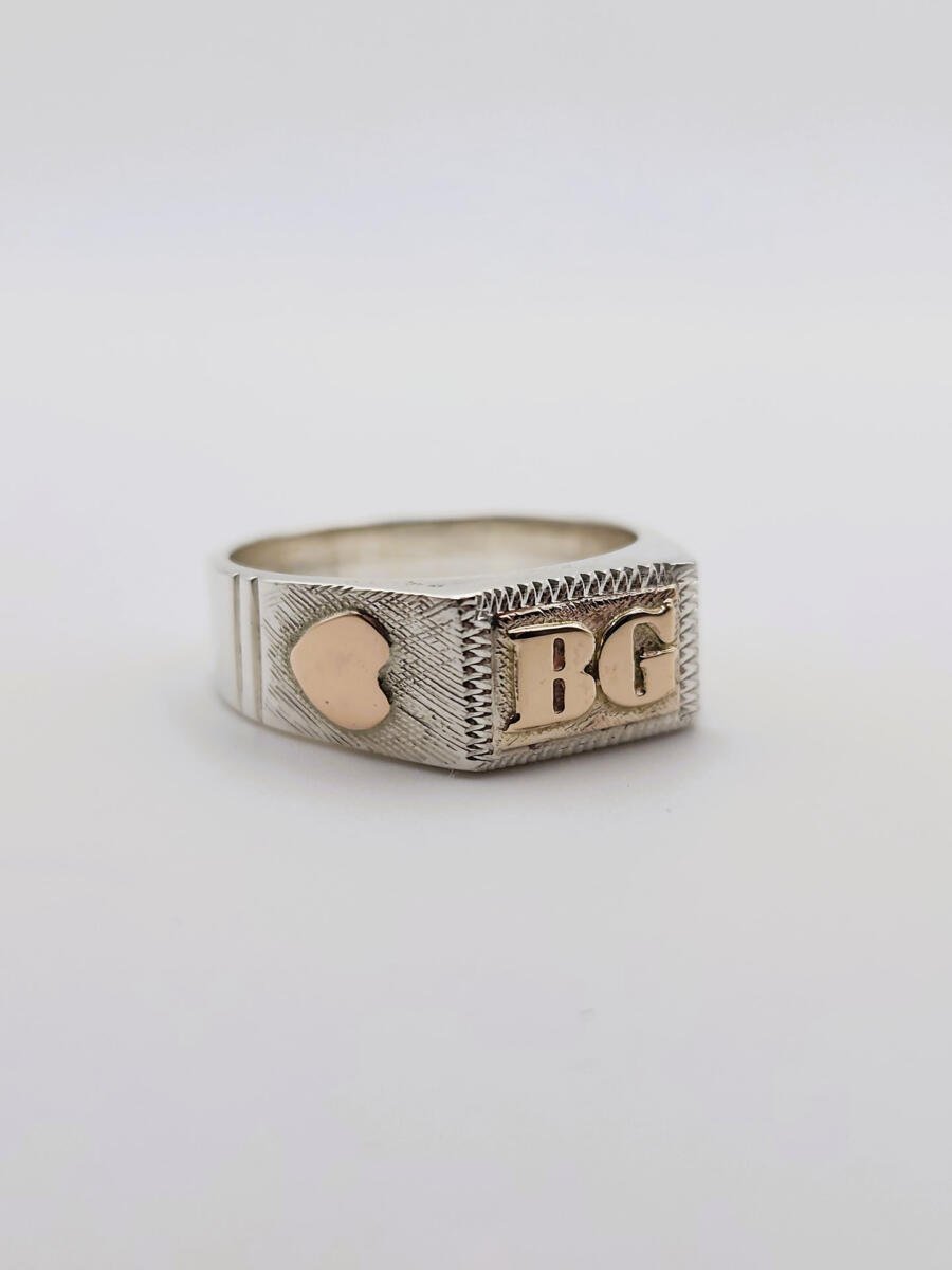 Anillo sello ‘Iniciales Eternas’ — Classic, Premium & Royal