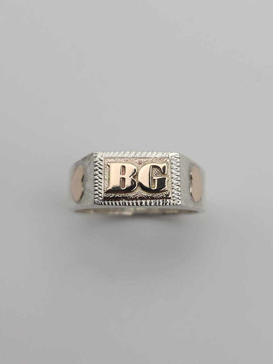 Anillo sello ‘Iniciales Eternas’ — Classic, Premium & Royal - Imagen 3