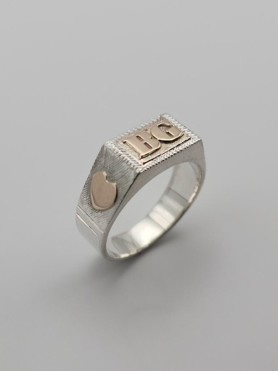 Anillo sello ‘Iniciales Eternas’ — Classic, Premium & Royal - Imagen 2