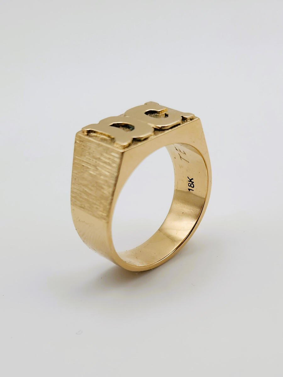 Anillo sello con iniciales personalizado para hombre oro - Imagen 7