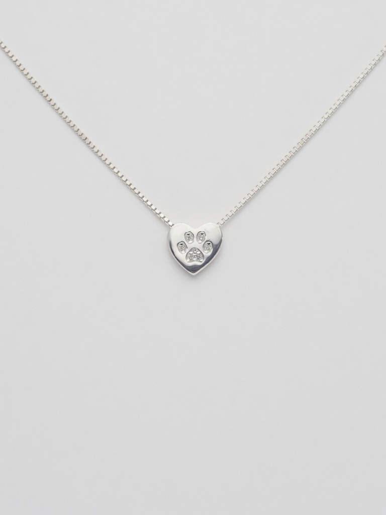 Conjunto en plata 925 corazón pasante con huellita y zirconias en el centro