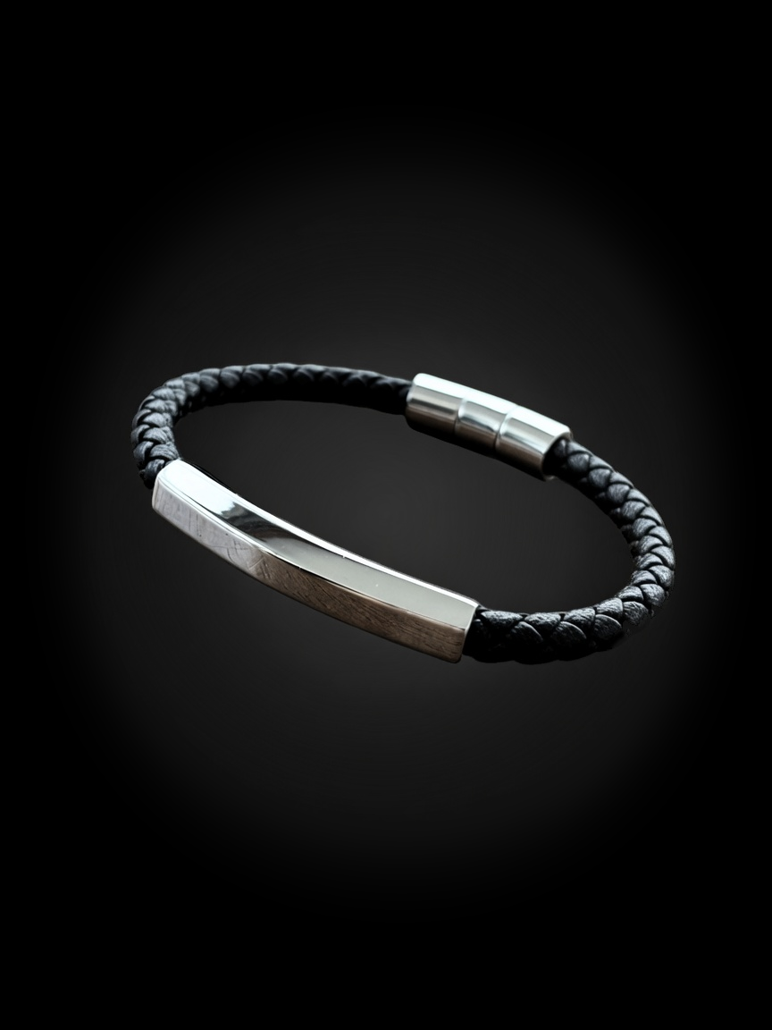 Pulsera AYNI de cuero trenzado y acero con placa pulida