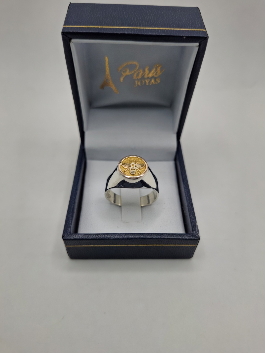 Anillo sello de maestra con mesa en oro, en caja