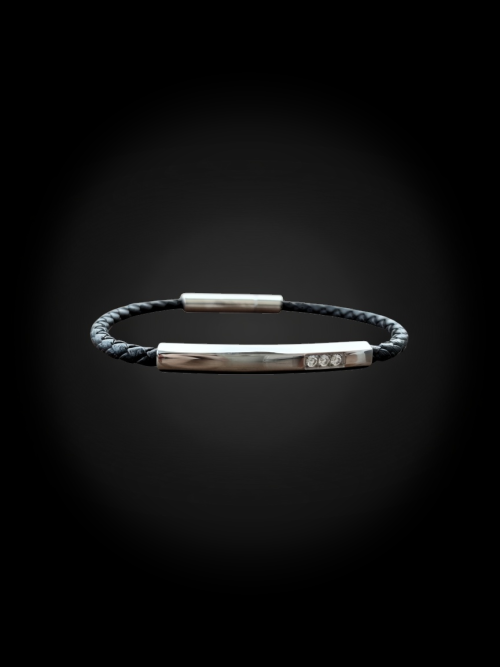 Pulsera AYNI de cuero trenzado y acero con placa y piedras