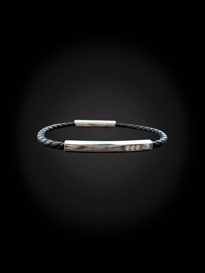 Pulsera AYNI de cuero trenzado y acero con placa y piedras