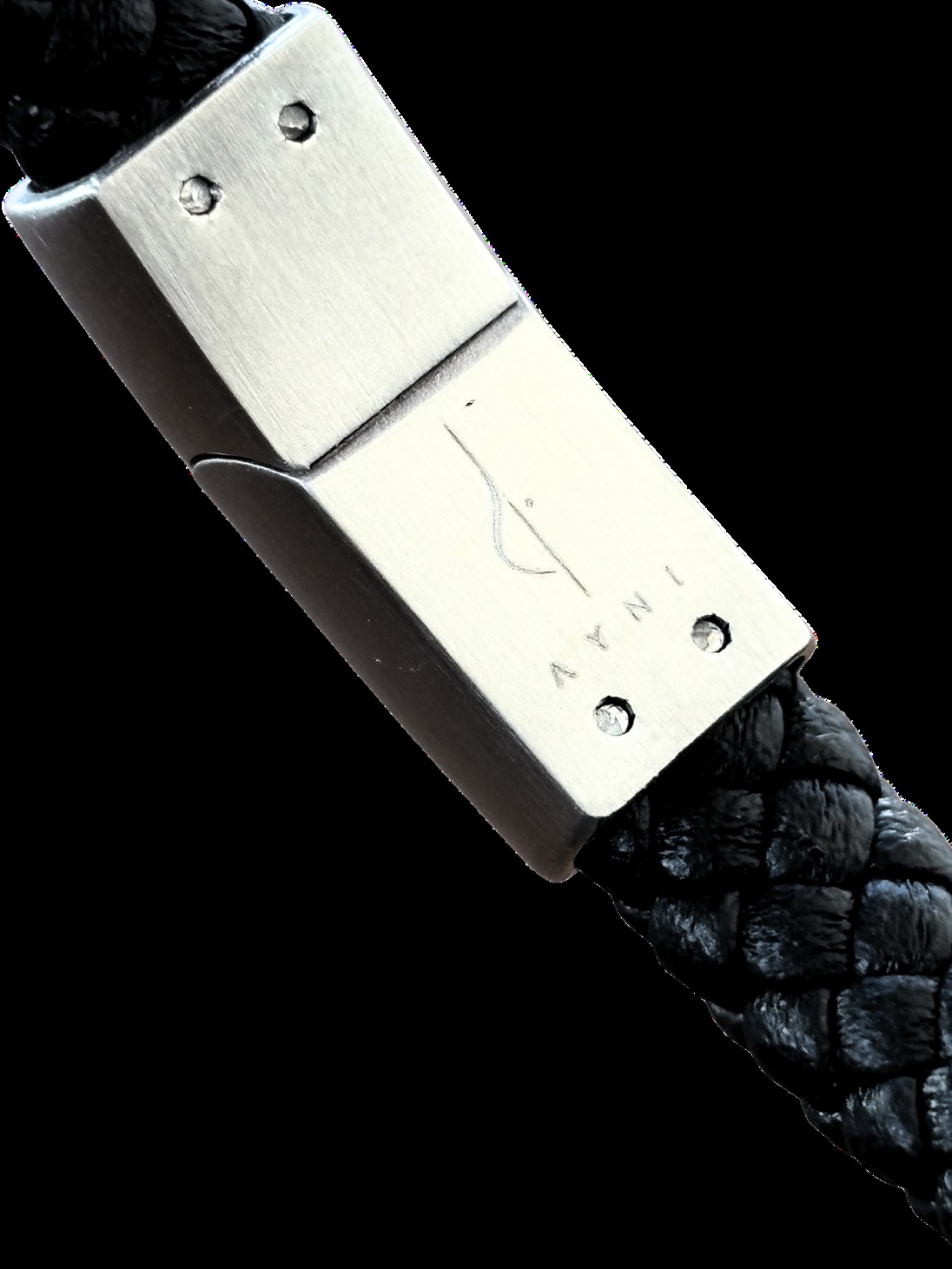 Pulsera AYNI de cuero trenzado y acero con placa y doble anillo